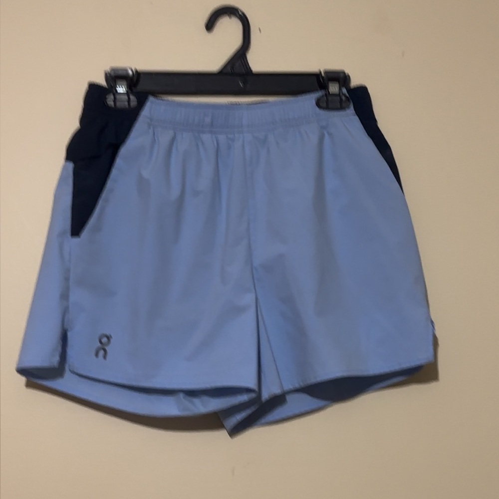On Cloud Running Women's Essential Shorts Blue